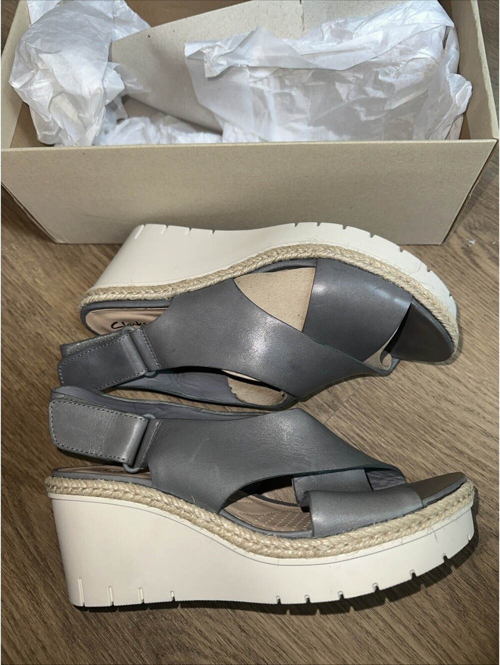 New NIB Clark’s Palm Glow Grey leather Slingback Wedge Sandal Size 7